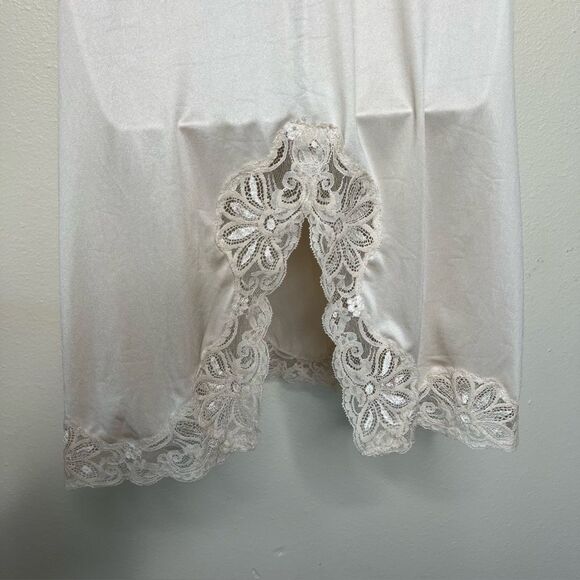 Vintage Shadowline 70s Lace Full Slip Beige Cream Back Slit Adj Strap Women 36 T - Picture 9 of 13